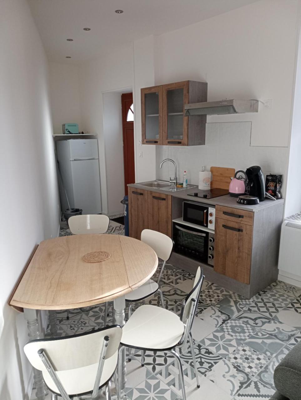 Appart Proche Toutes Commodites Souvigny Exterior foto