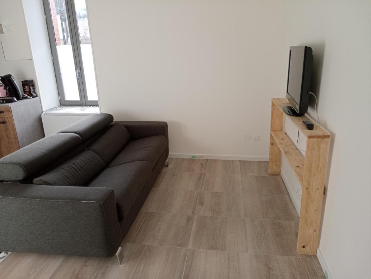 Appart Proche Toutes Commodites Souvigny Exterior foto
